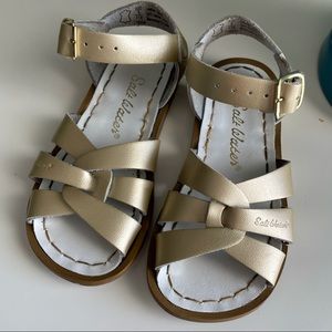 Toddler salt water sandals sz 9 gold